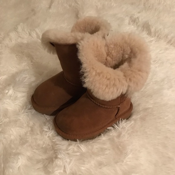 ‼️SOLD‼️Bailey Button II Ugg Boots- 1017400T - Picture 2 of 7